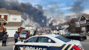 Incendie à Saint-Hubert : un secteur et des commerces évacués
