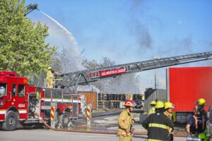 Saint-Hubert : l’incendie de barils de titane a forcé un confinement