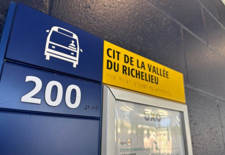 Terminus Longueuil : panneaux en braille retirés, mais accessibilité maintenue