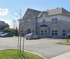 Brossard : un véhicule fracasse un CPE