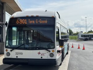 Ligne métropolitaine : l’autobus qui franchit les limites territoriales