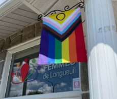 Centre des femmes de Longueuil: un drapeau LGBTQ+ fait l’objet de vandalisme à répétition