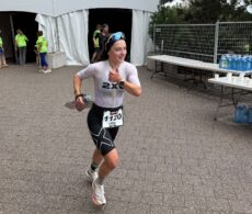Atteinte de fibrose kystique, elle relève le défi d’un Ironman