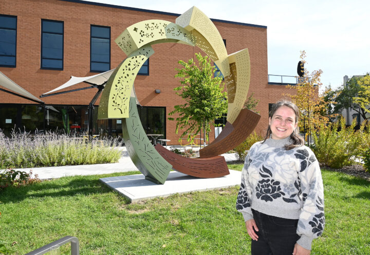 Centre multigénérationnel de Brossard: une œuvre en écho au lieu