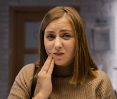 Rage de dents : la couverture publique s&rsquo;applique-t-elle aux urgences?