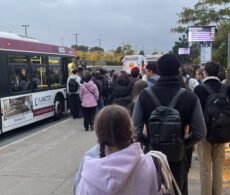 Autobus trop pleins : des centaines d’usagers laissés sur le trottoir depuis la rentrée