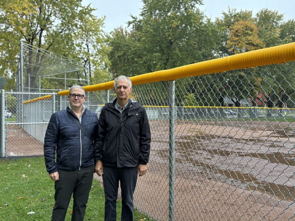 Saint-Lambert : conflit autour d’une clôture de baseball