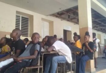 Haïti : quand la galerie de l’école remplace la salle de classe