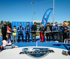 Nouveau mini-terrain multisports : des joueurs du CF Montréal à Longueuil